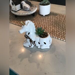 Faux succulent Unicorn Planter 🦀5/$15🦀